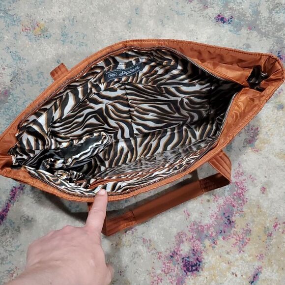 New Lug Skyliner Bag in Copper - Picture 5 of 16